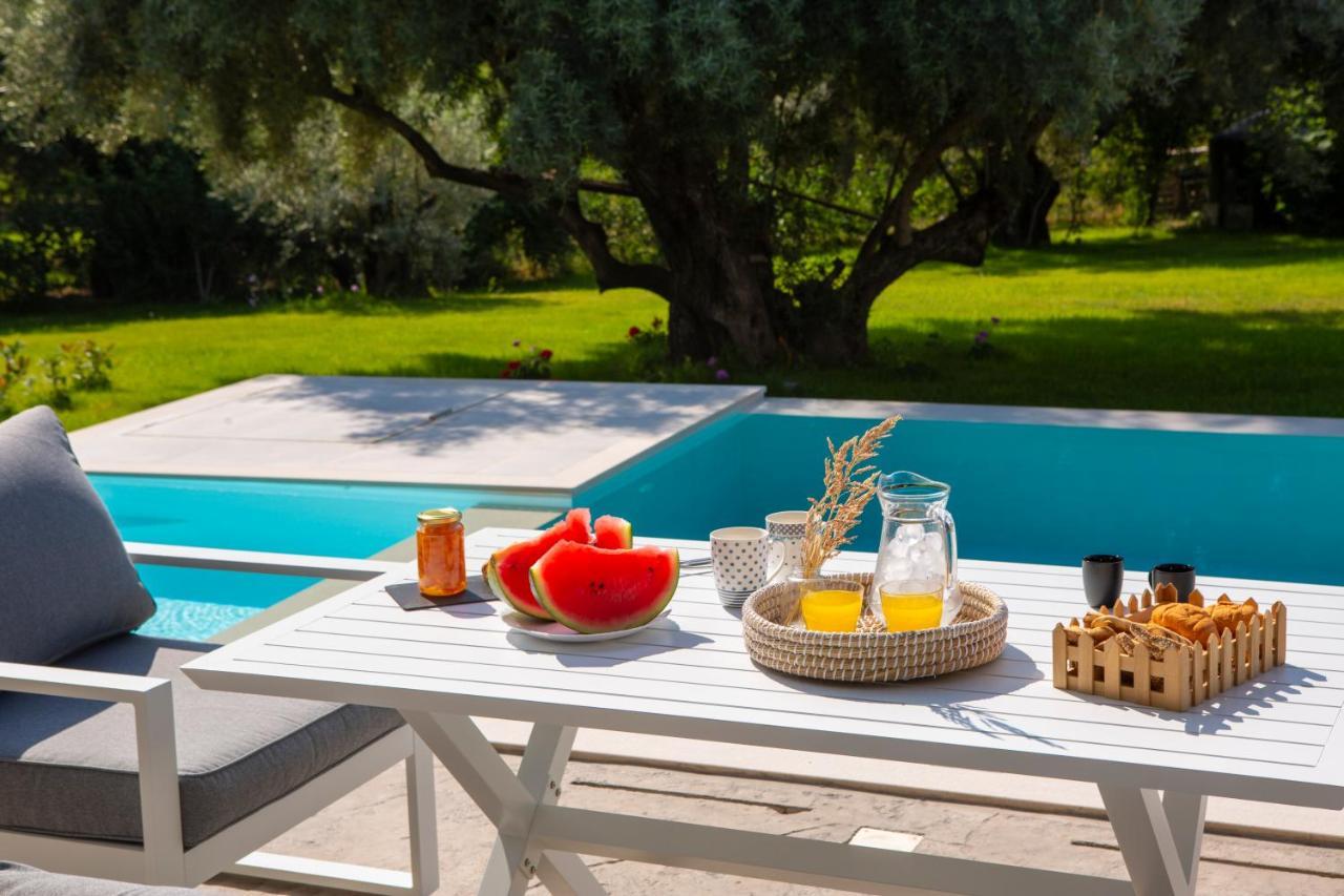 Averto Villas With Private Pool Нидри Экстерьер фото
