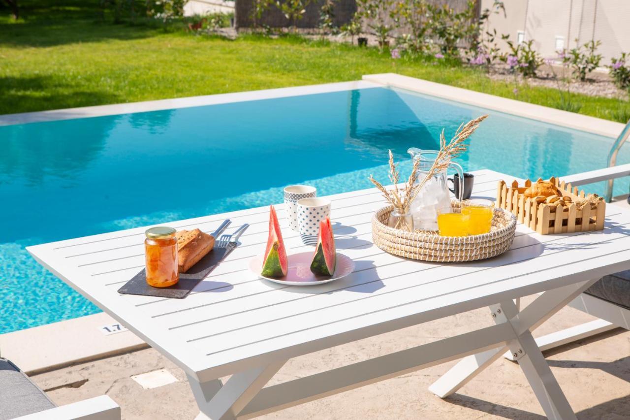 Averto Villas With Private Pool Нидри Экстерьер фото