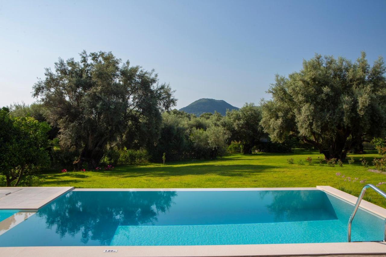 Averto Villas With Private Pool Нидри Экстерьер фото