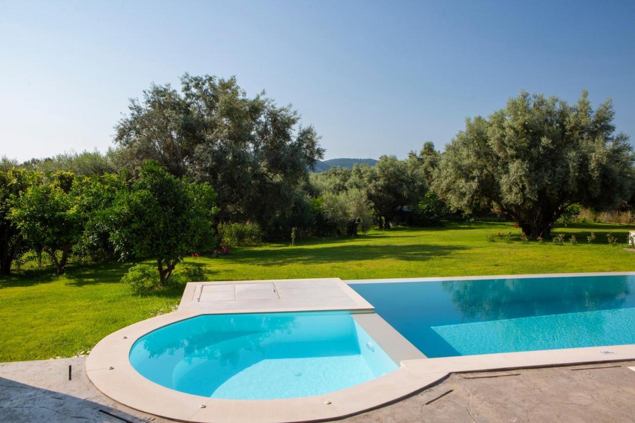 Averto Villas With Private Pool Нидри Экстерьер фото