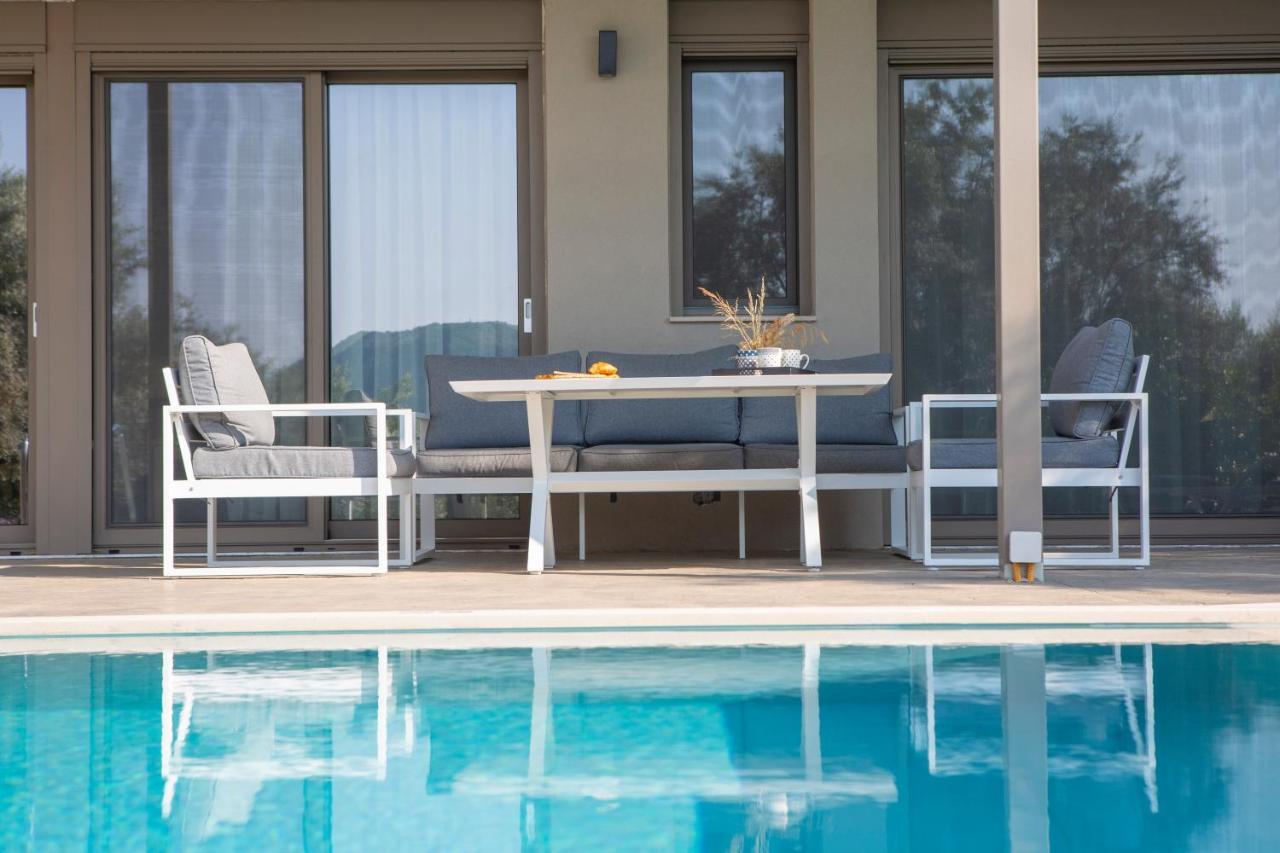Averto Villas With Private Pool Нидри Экстерьер фото