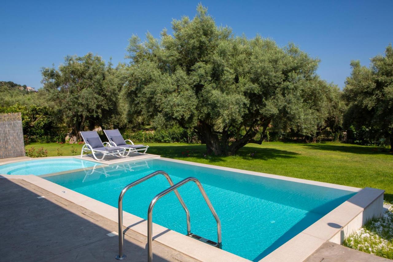 Averto Villas With Private Pool Нидри Экстерьер фото