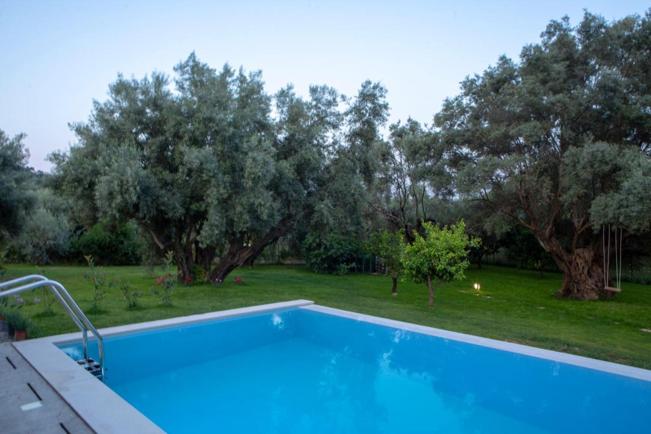 Averto Villas With Private Pool Нидри Экстерьер фото