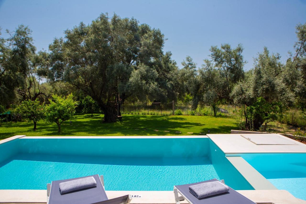 Averto Villas With Private Pool Нидри Экстерьер фото