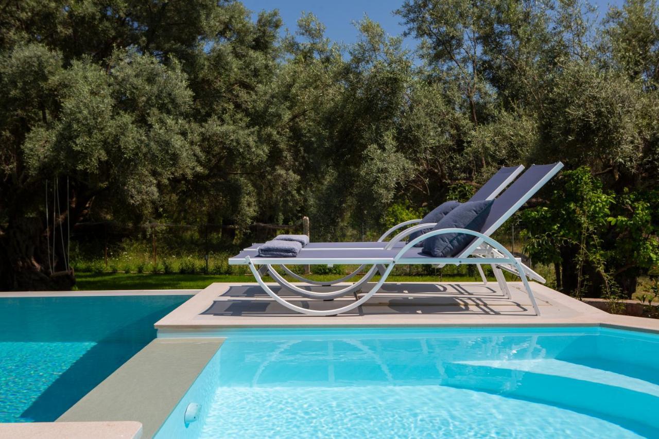 Averto Villas With Private Pool Нидри Экстерьер фото