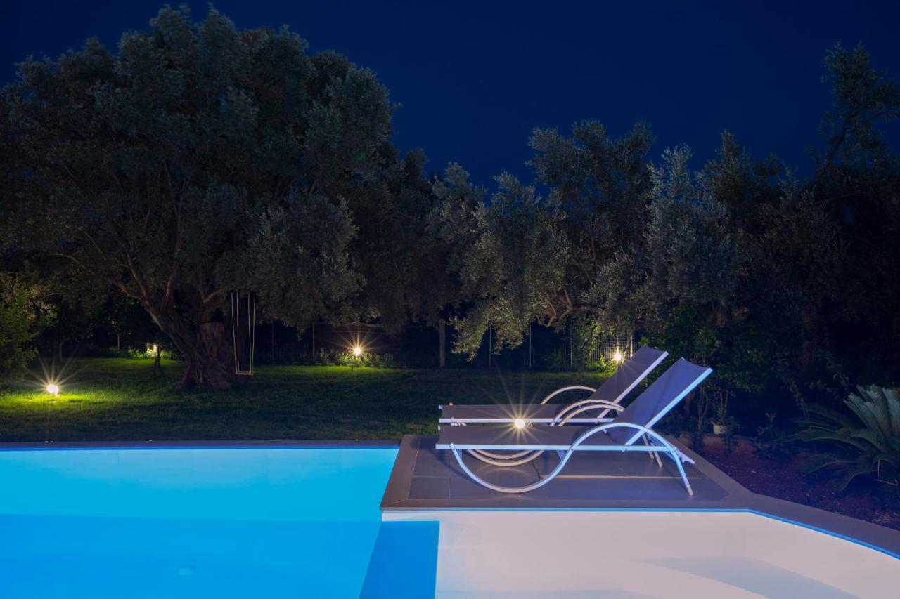 Averto Villas With Private Pool Нидри Экстерьер фото