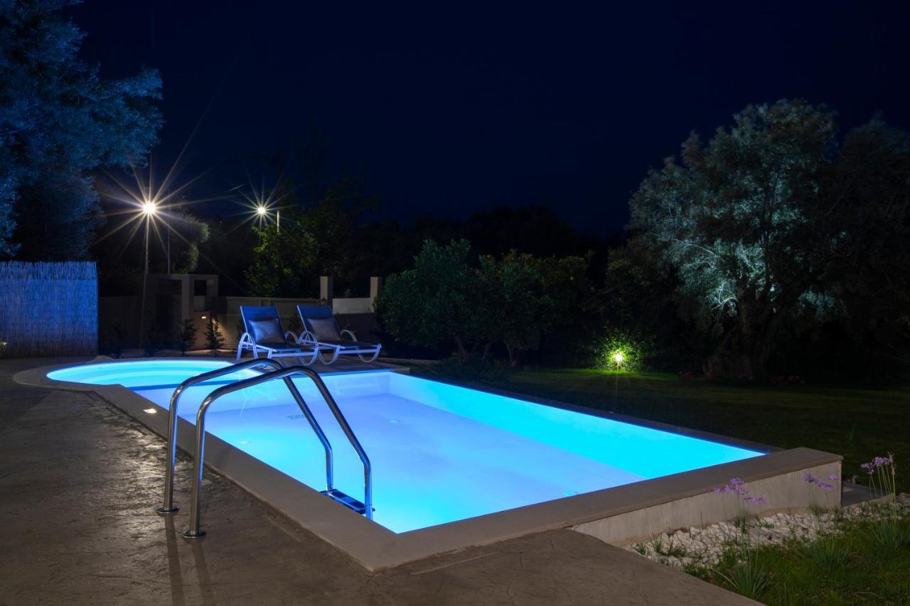 Averto Villas With Private Pool Нидри Экстерьер фото