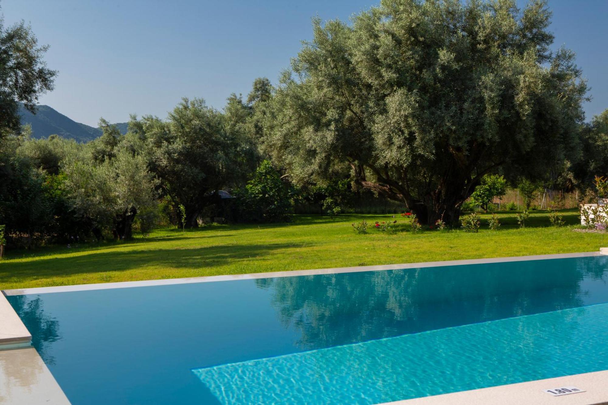 Averto Villas With Private Pool Нидри Экстерьер фото