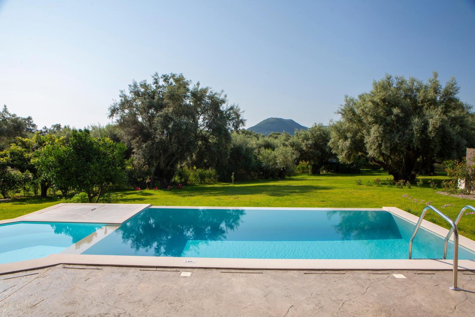 Averto Villas With Private Pool Нидри Экстерьер фото